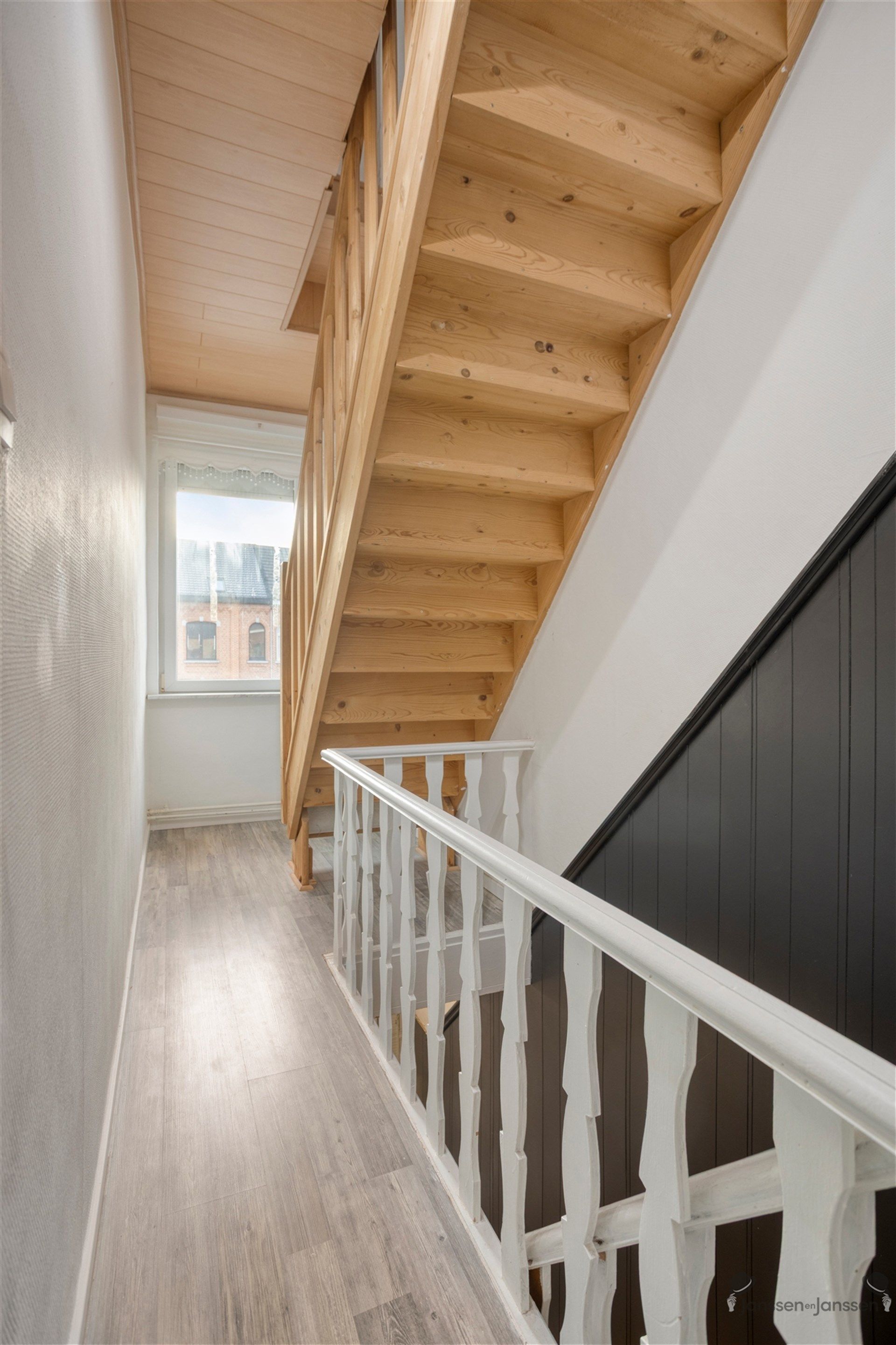 Gerenoveerde woning met 3 private parkeerplaatsen en stadstuin in hartje Diest foto 12