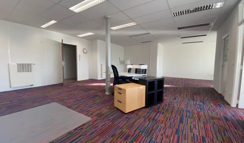 Instapklaar kantoor te huur in Brandstraat, Lokeren foto 6