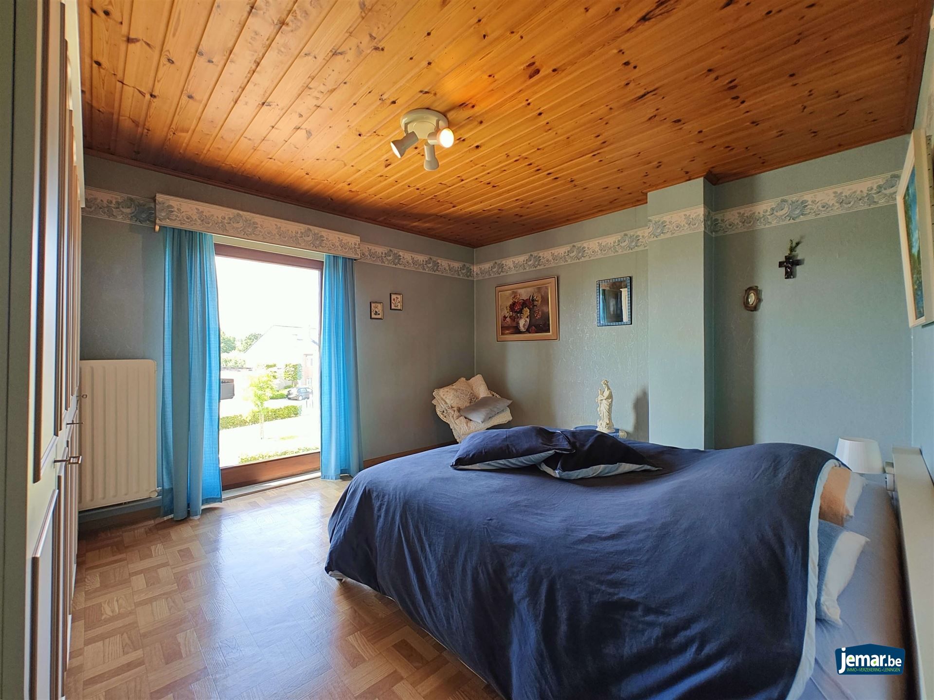 Half- open woning met 4 slaapkamers en apart garage foto 22