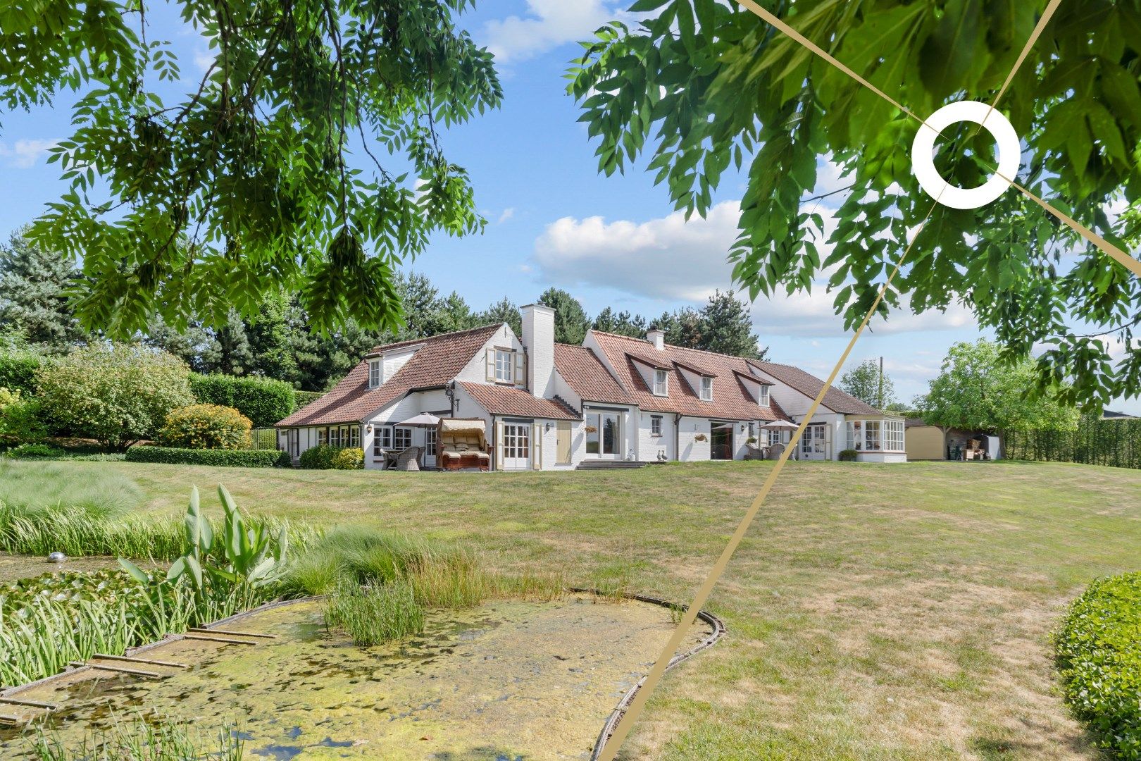 Hoofdfoto van de publicatie: Exclusieve villa met gastenverblijf en panoramische zichten