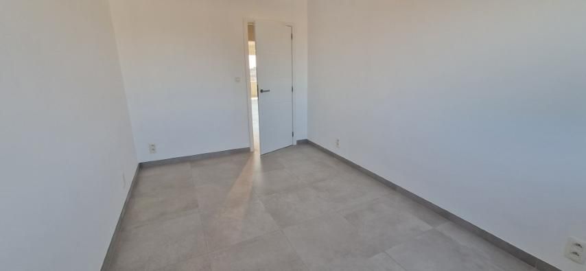 Volledig vernieuwd APPARTEMENT op de 4de verdieping met 2 slaapkamers, ondergrondse kelder en garage in het hoofdgebouw foto 28
