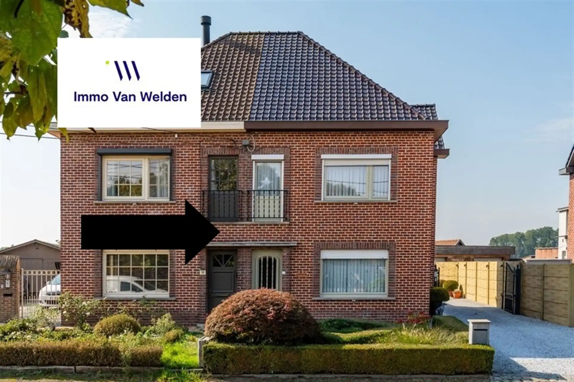 Te moderniseren halfopen woning met tuin en garage op 629 m² in Ouwegem. foto 2