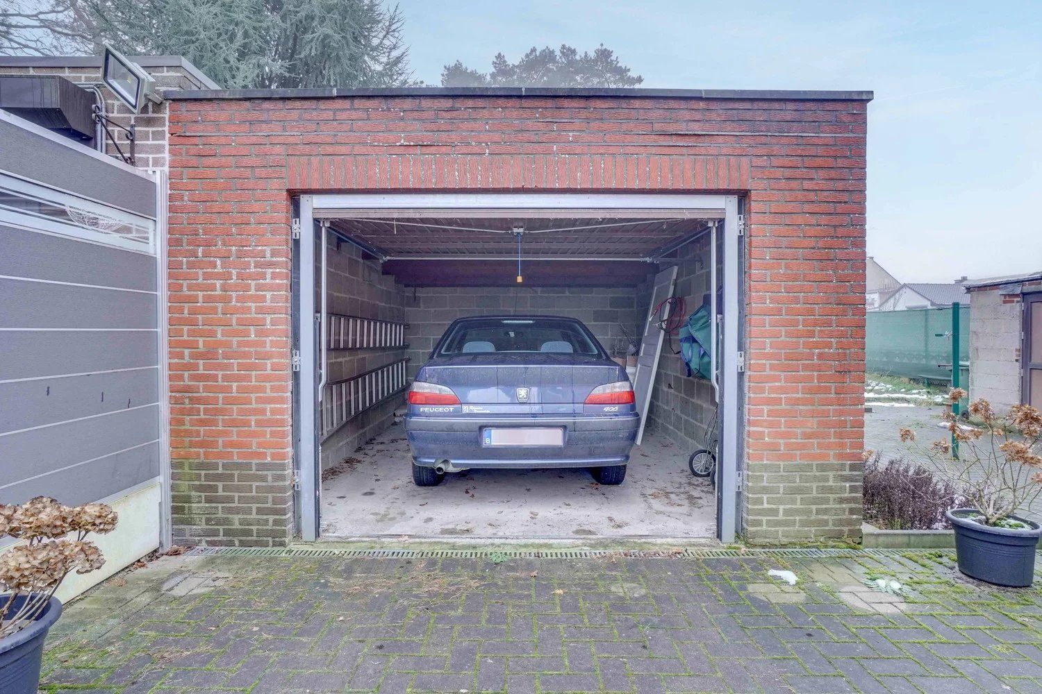 Woning met vier slaapkamers, garage en tuin foto 17