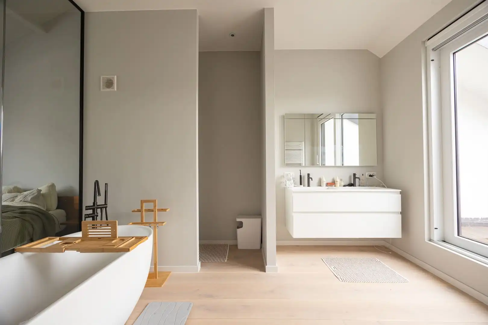 Woning met 2 gerenoveerde appartementen foto 19