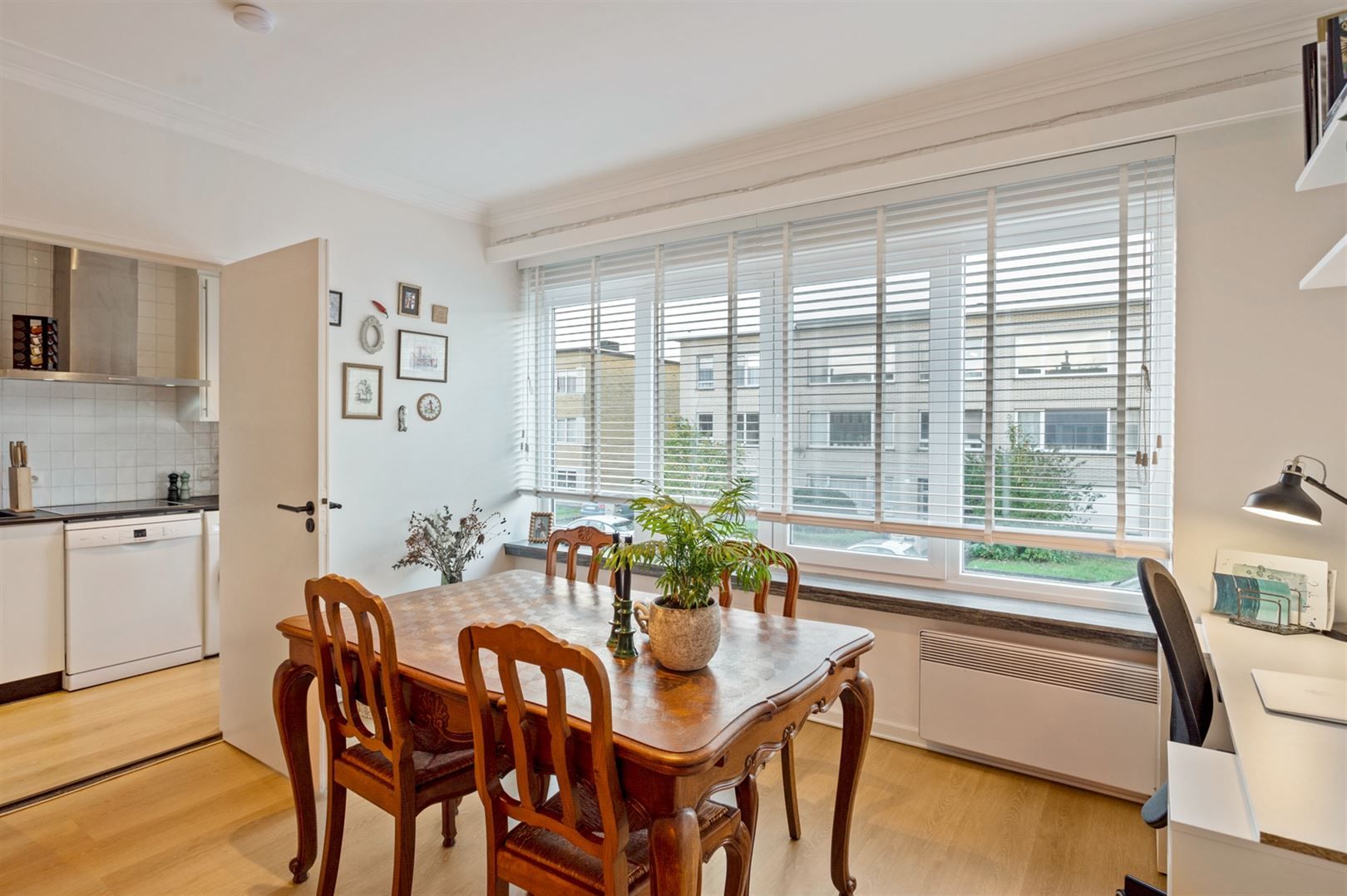 Gerenoveerd appartement met 2 slaapkamers en veranda. foto 2