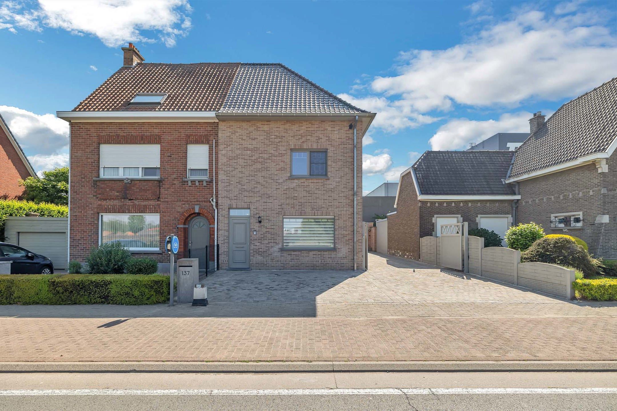 Instapklare gezinswoning met prachtig uitzicht op de velden  foto {{pictureIndex}}