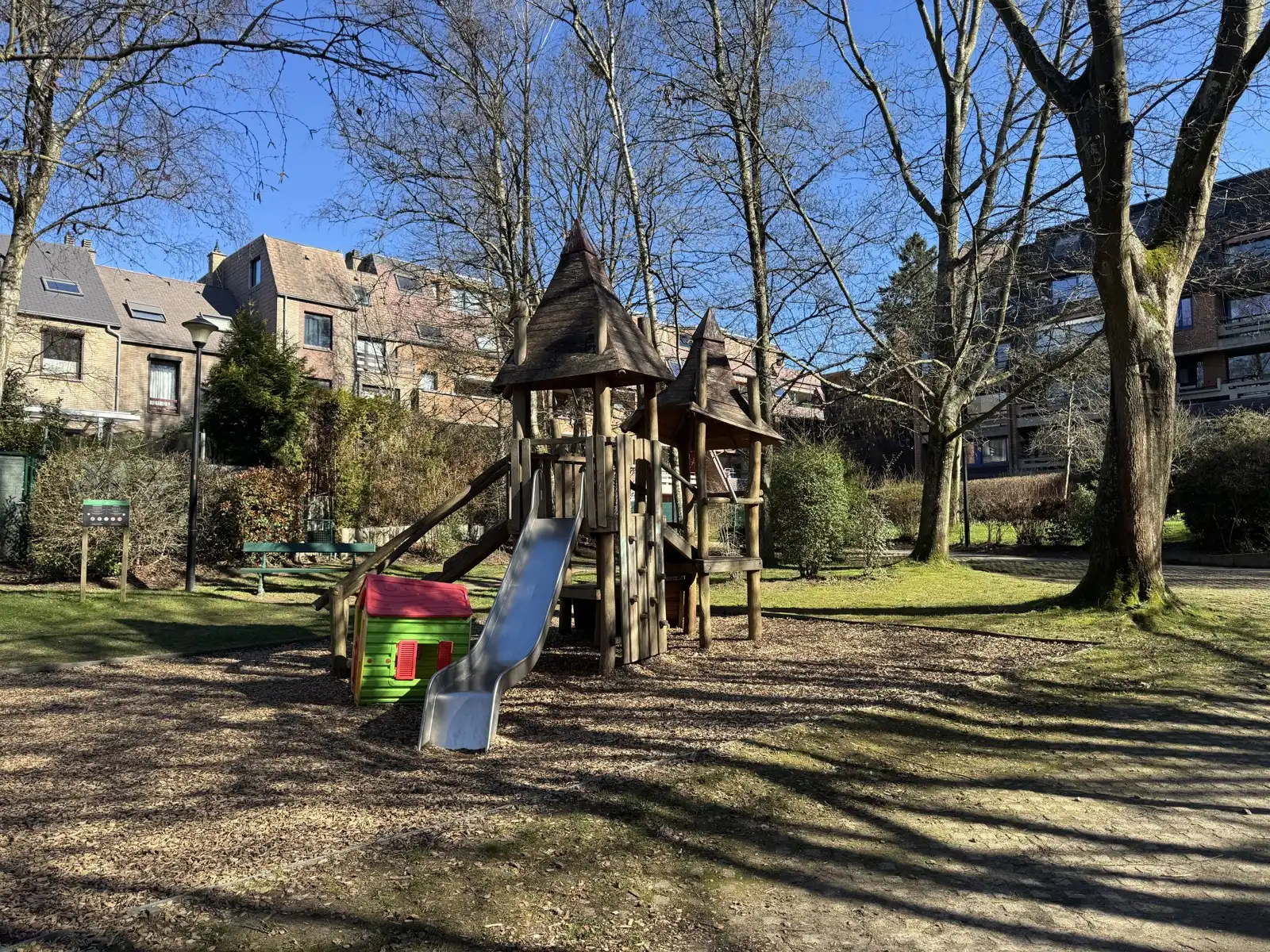 Lichtrijke studio met terras en parking in "Les Venelles" foto 13
