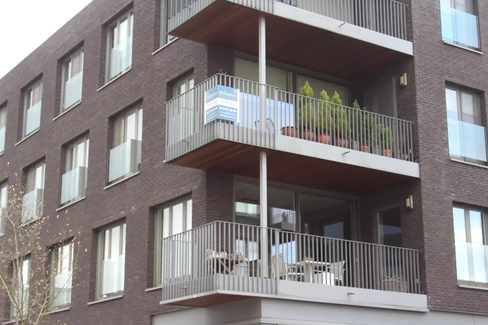 Appartement met terras, lift en garage in het centrum van Lommel. foto 2