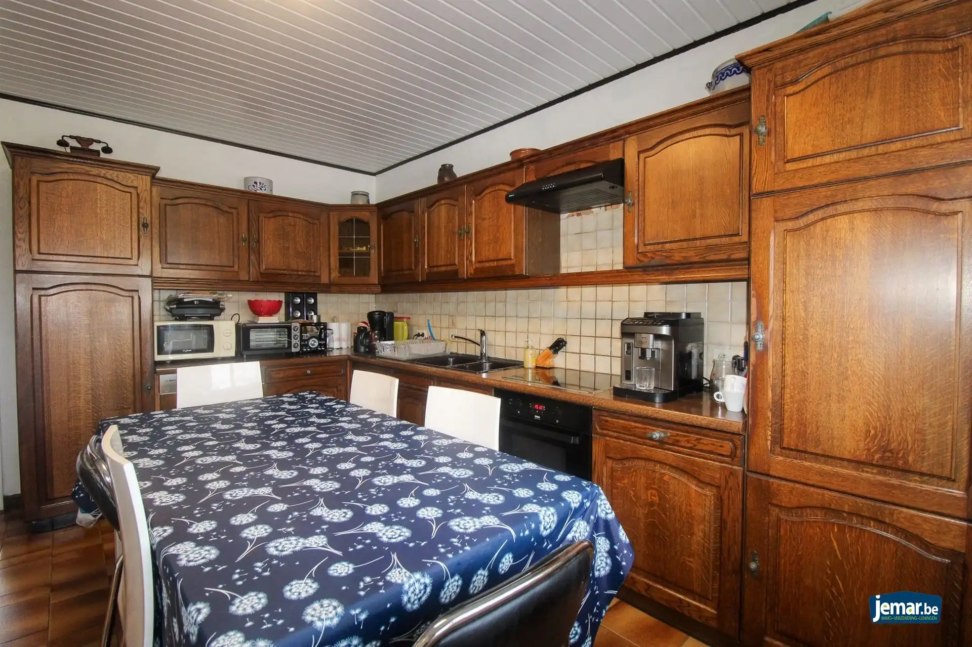 Vrijstaande gezinswoning met 4 slaapkamers, ruime kelder en garage, zonnepanelen mét certificaten en tuin op een vlot bereikbare toplocatie in Maasmechelen! foto 5