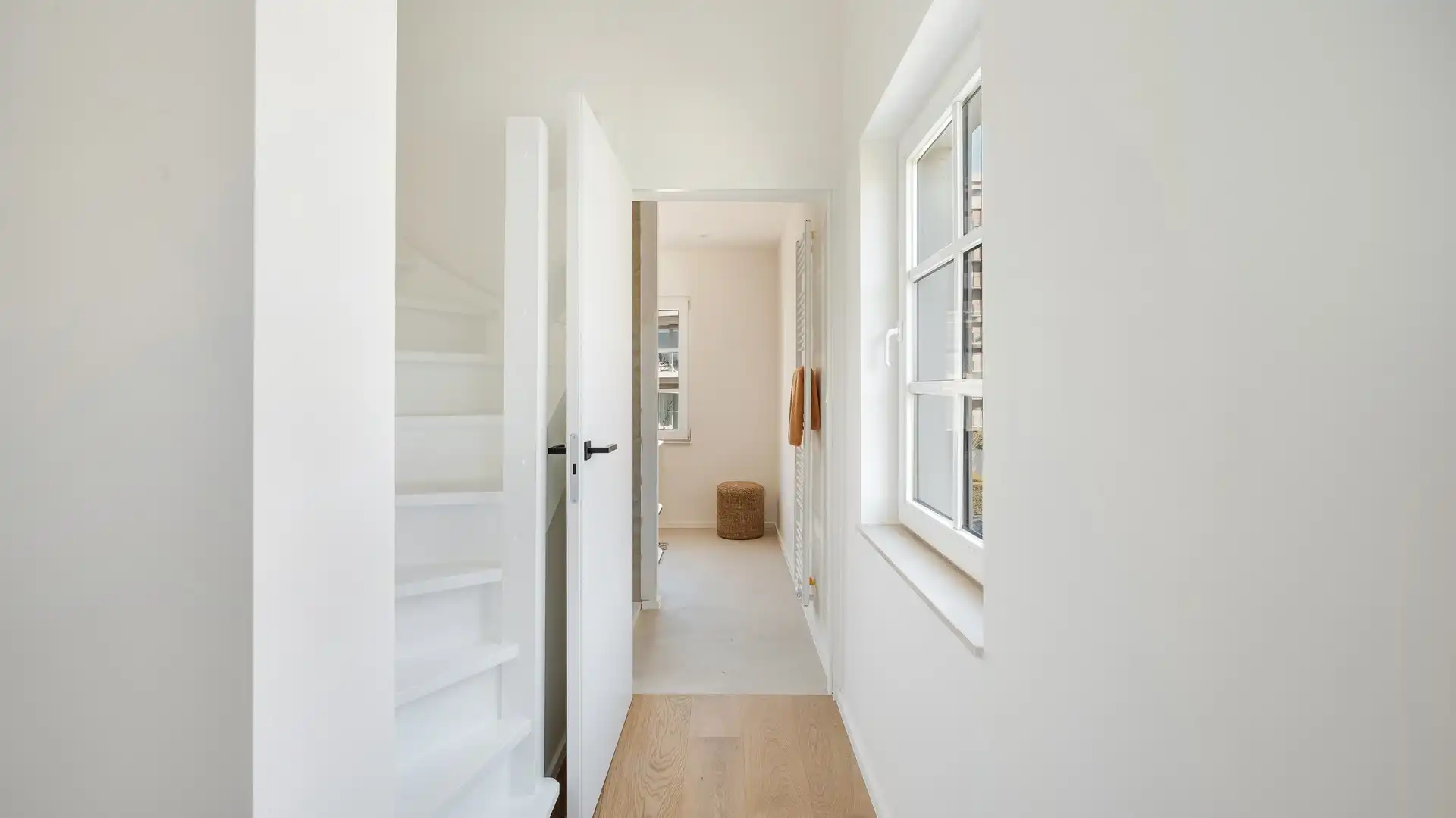 Exclusief gerenoveerde villa op een absolute toplocatie foto 35