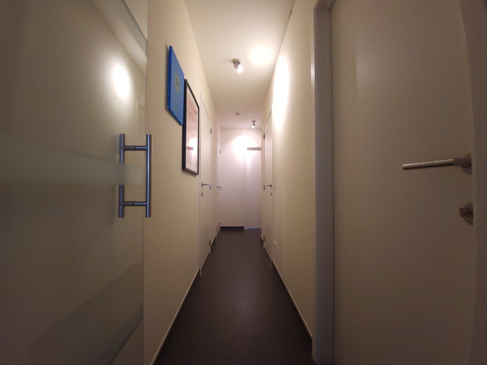 Modern 2-slaapkamerappartement nabij centrum foto 6