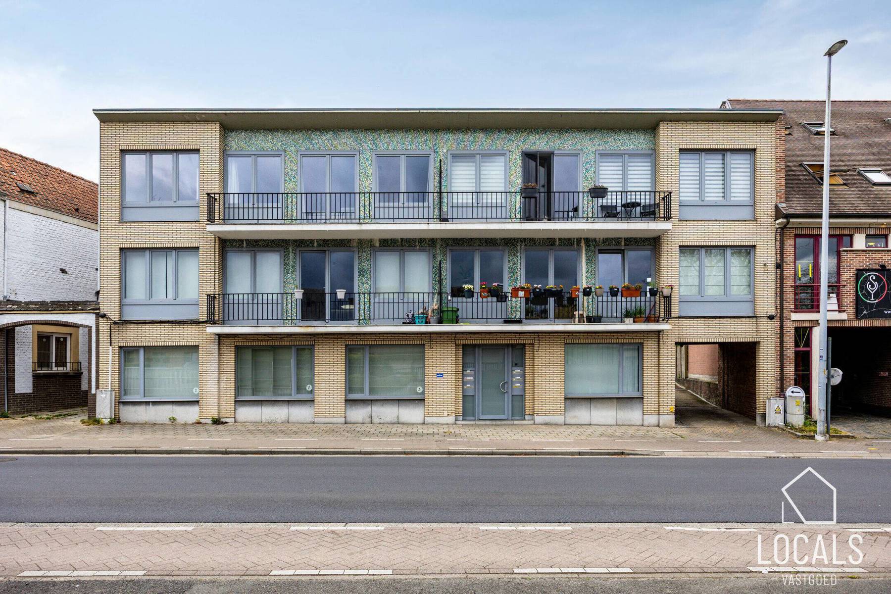 Mooi gerenoveerd 3-slaapkamerappartement te Nieuwerkerken foto 21