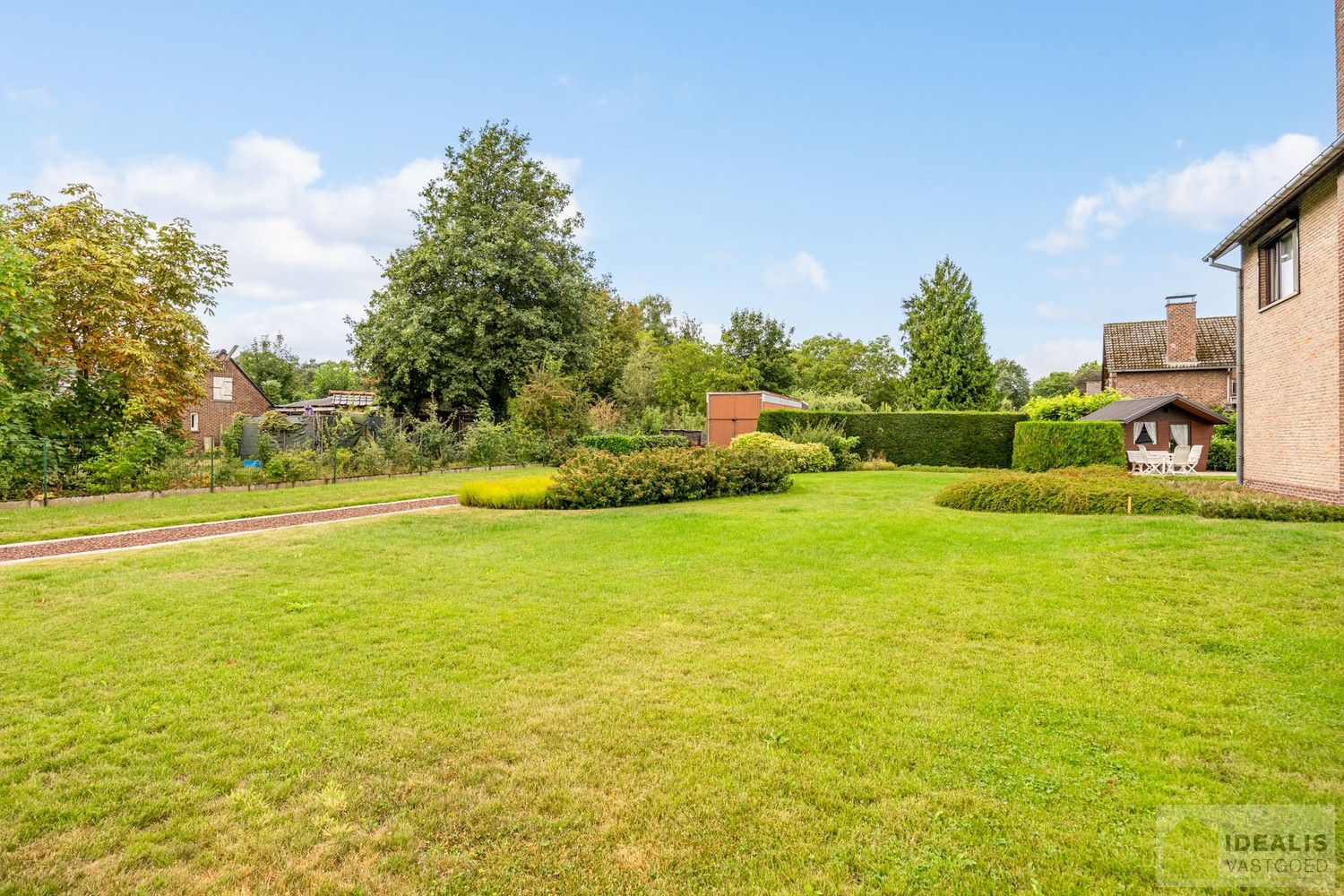 PRACHTIG GELEGEN BOUWGROND AAN DE RAND VAN SINT-HUIBRECHTS-LILLE! – Zeer mooi gelegen perceel met een oppervlakte van 6a 32ca! Zeer geschikt voor kandidaten die hun eigen droomwoning willen realiseren op deze prachtige plek, omgeven door natuur! Dit mooie perceel stelt u in staat vrij te wonen in het groen op fietsafstand van het centrum van Neerpelt! foto 6