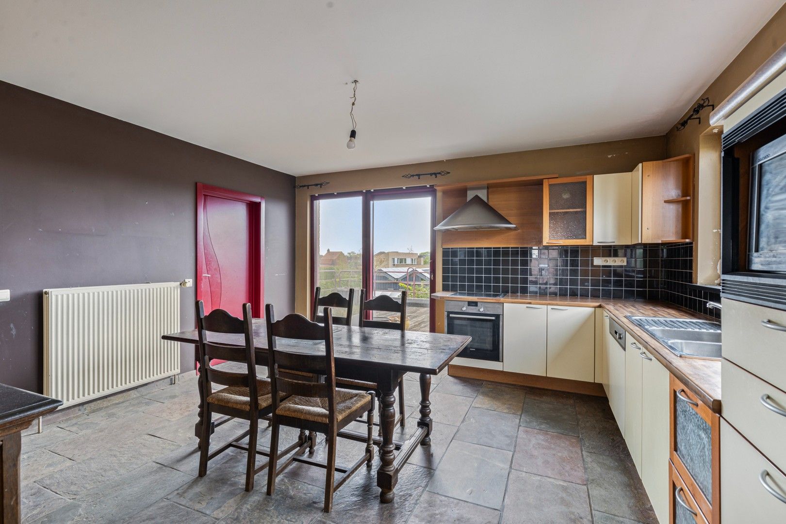 Handelspand met groot appartement foto 15