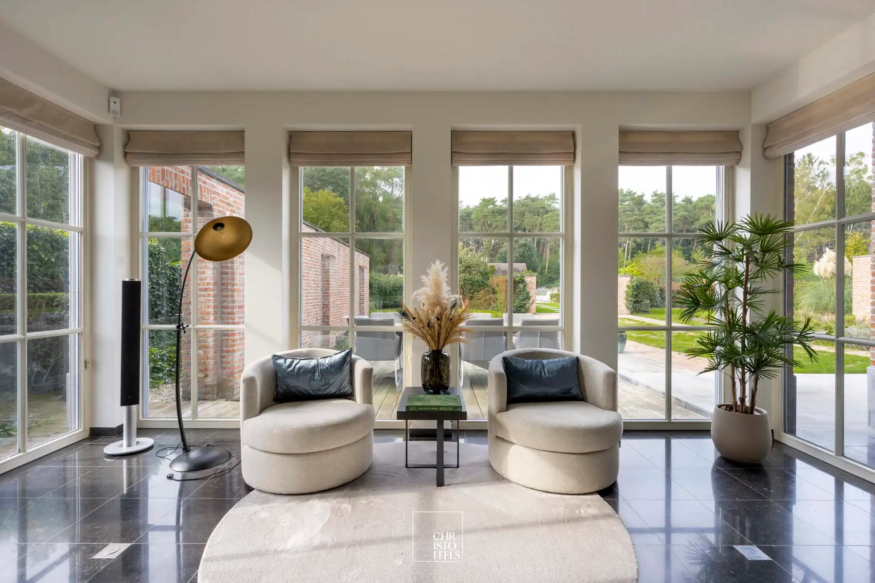 Exclusief landhuis met buitenzwembad op perceel van 2.787m² aan de bosrand. foto 8