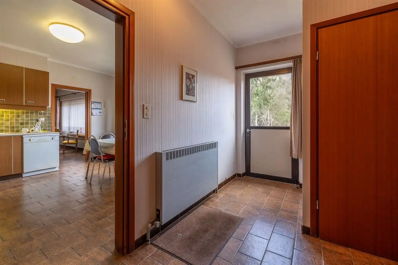 Handspand met ruime woonst en magazijn foto 13