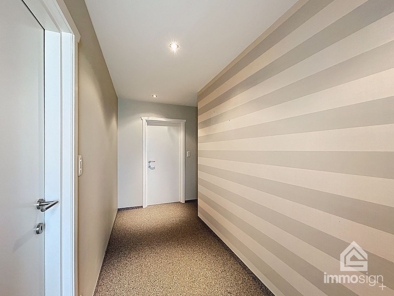Instapklare gelijkvloerse woning (bungalow) op een perceel van 1079 m² met uitzicht over de velden, vlakbij de grens met Nederland foto 15