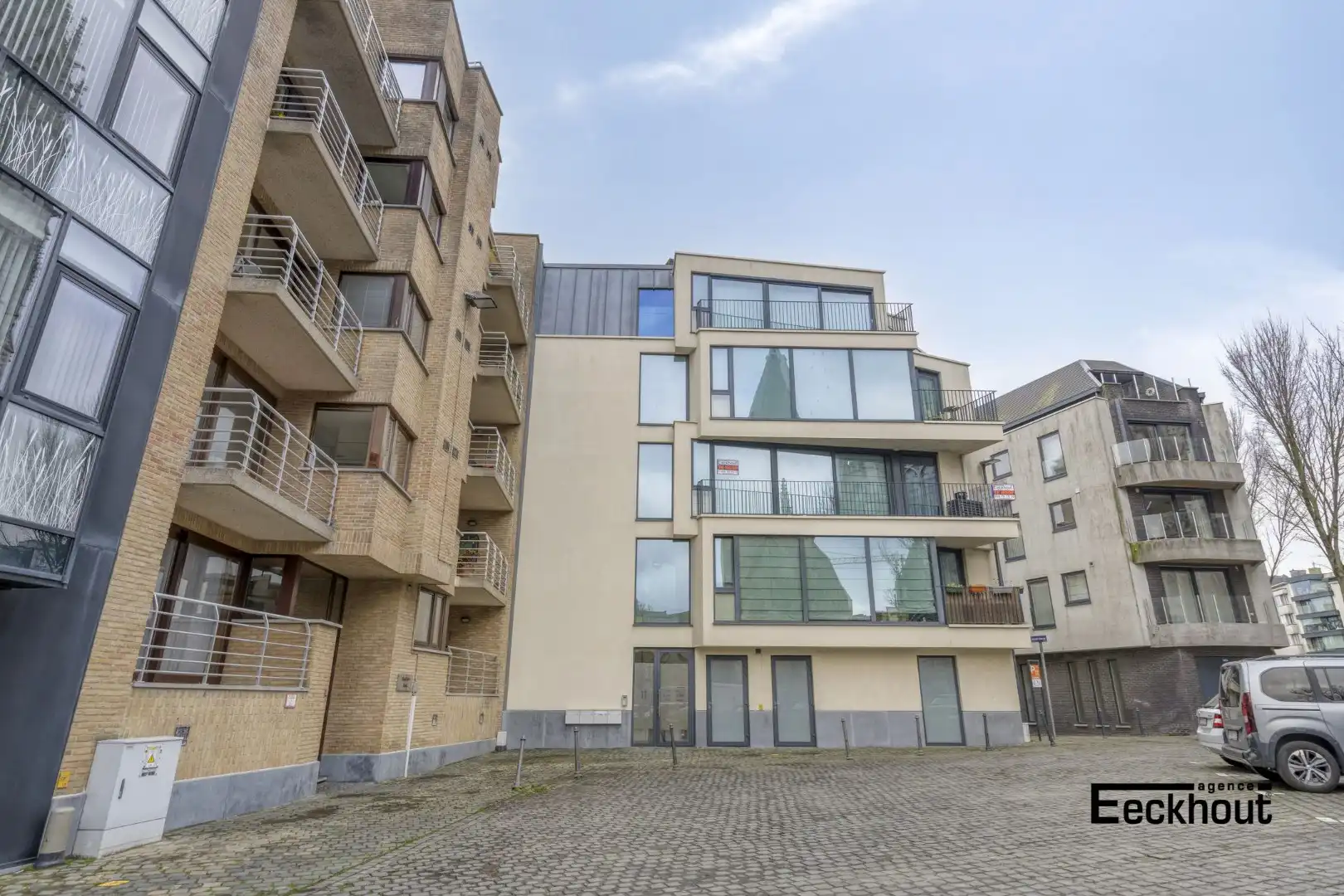 Modern appartement met terras en open zicht op Petrus- en Paulusplein. foto 4