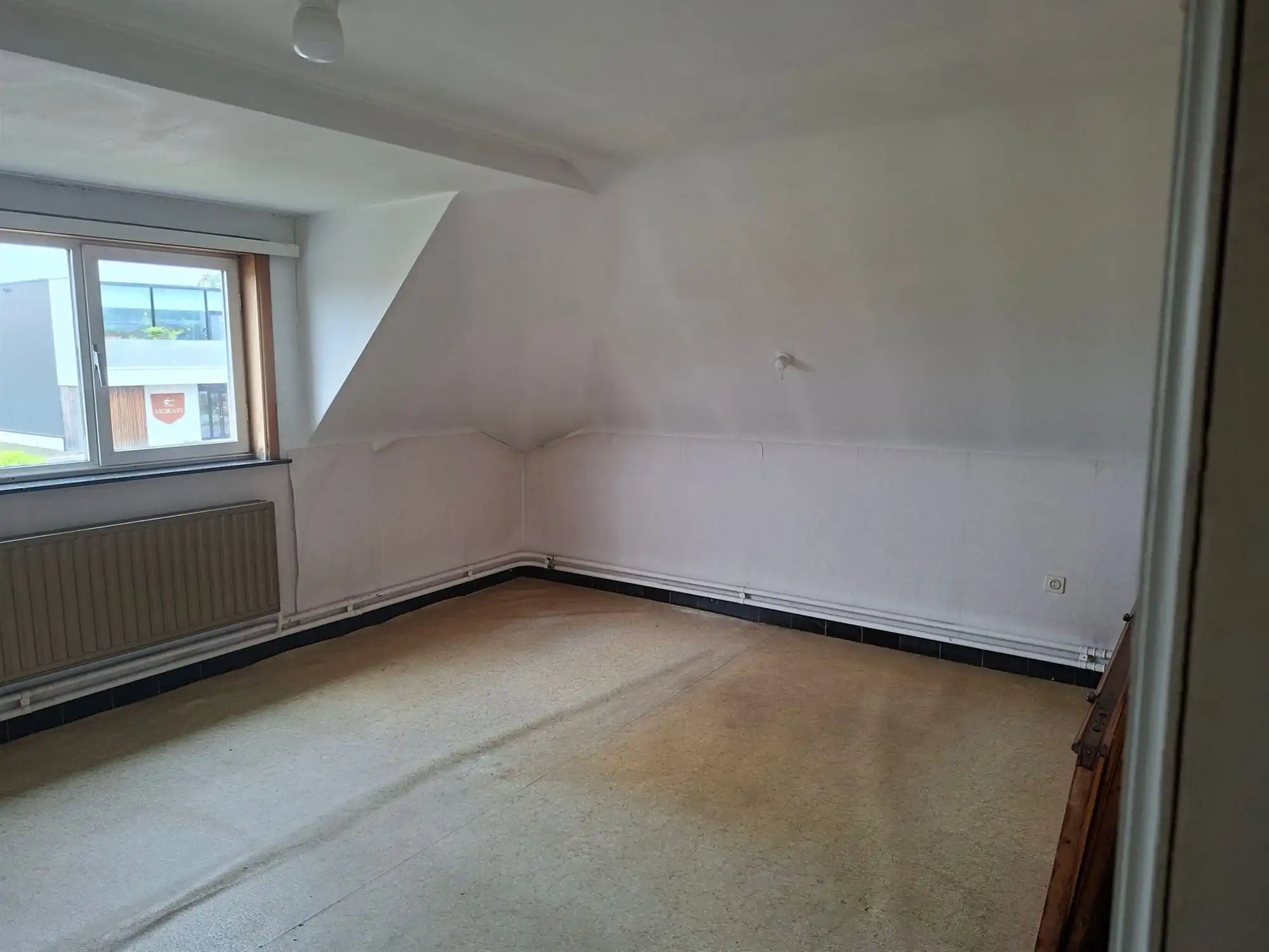 Volledig te renoveren woning met tal van mogelijkheden op een ruim perceel. foto 9