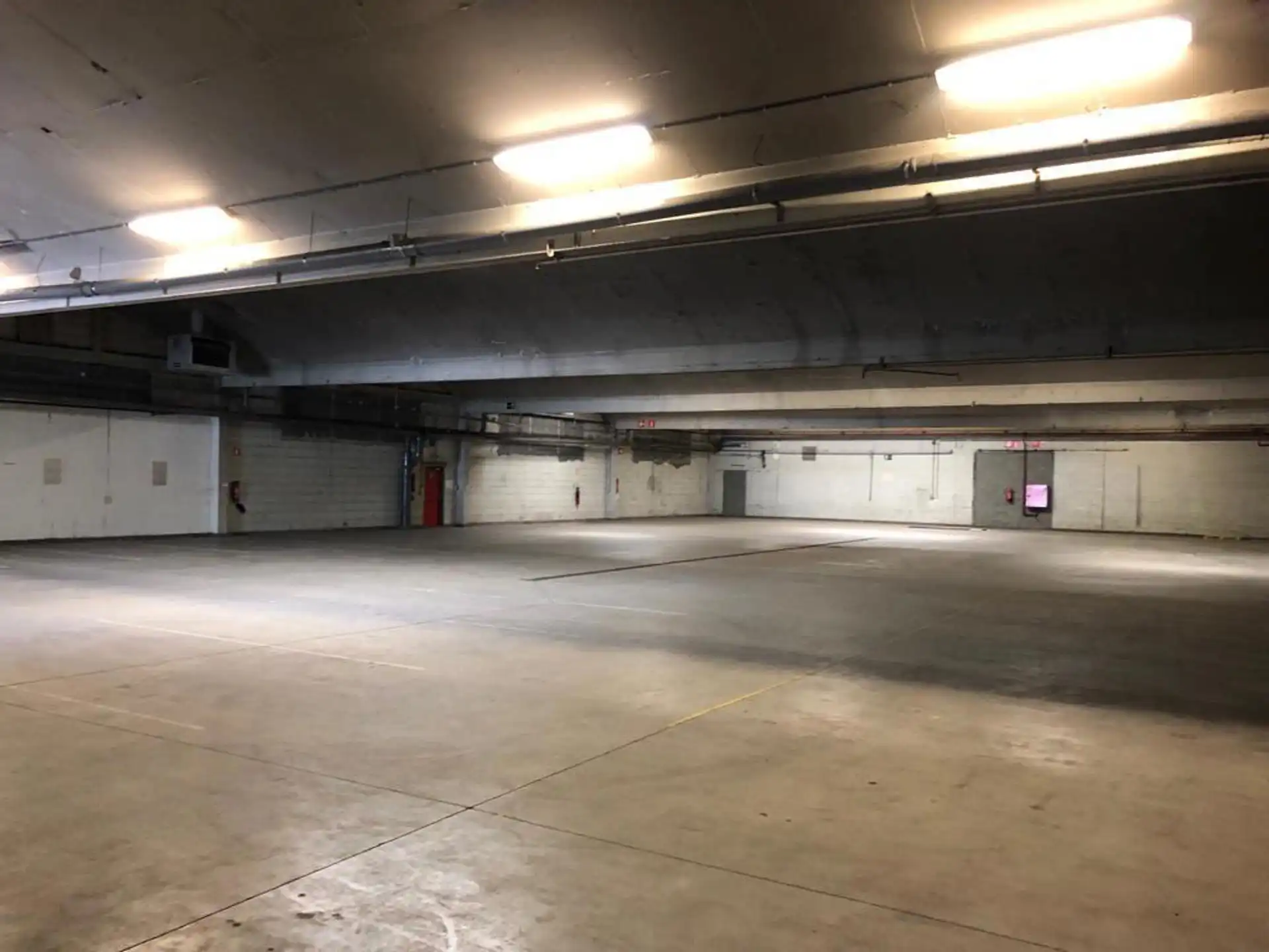 TE HUUR: magazijn 1.316m² foto 4