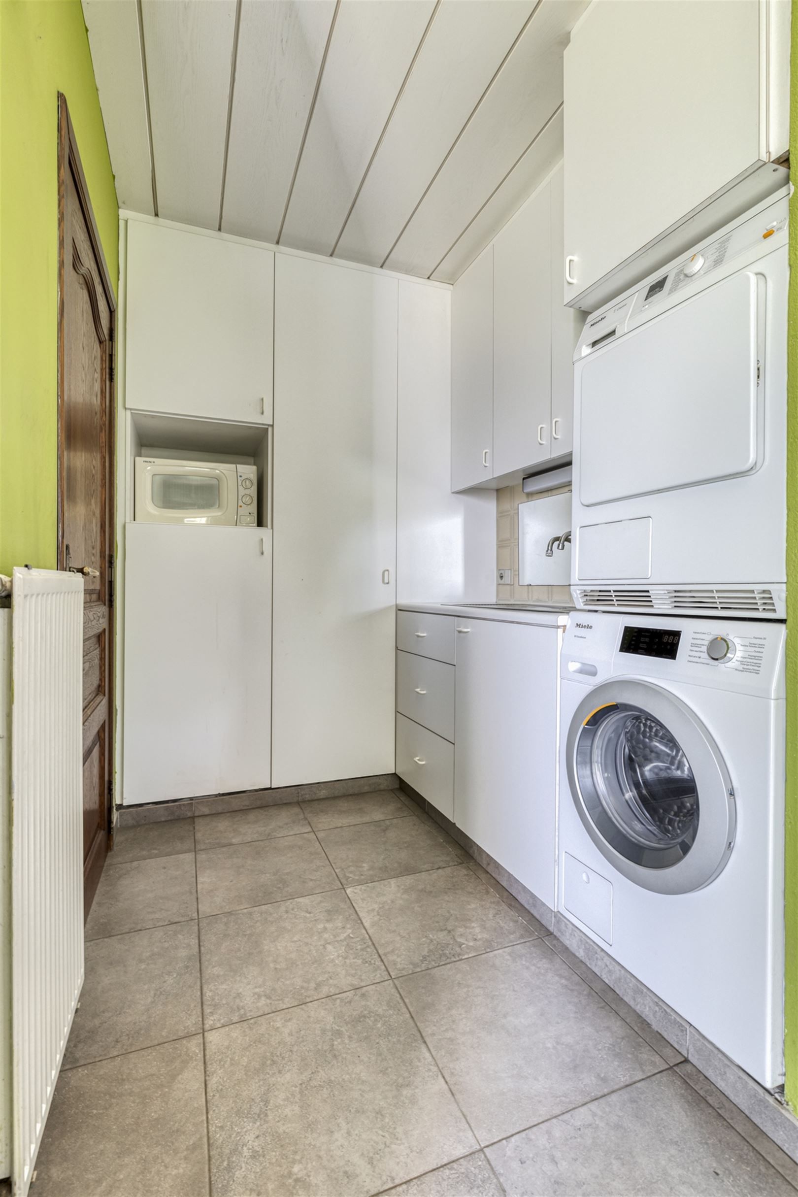 Huis + weiland foto 21
