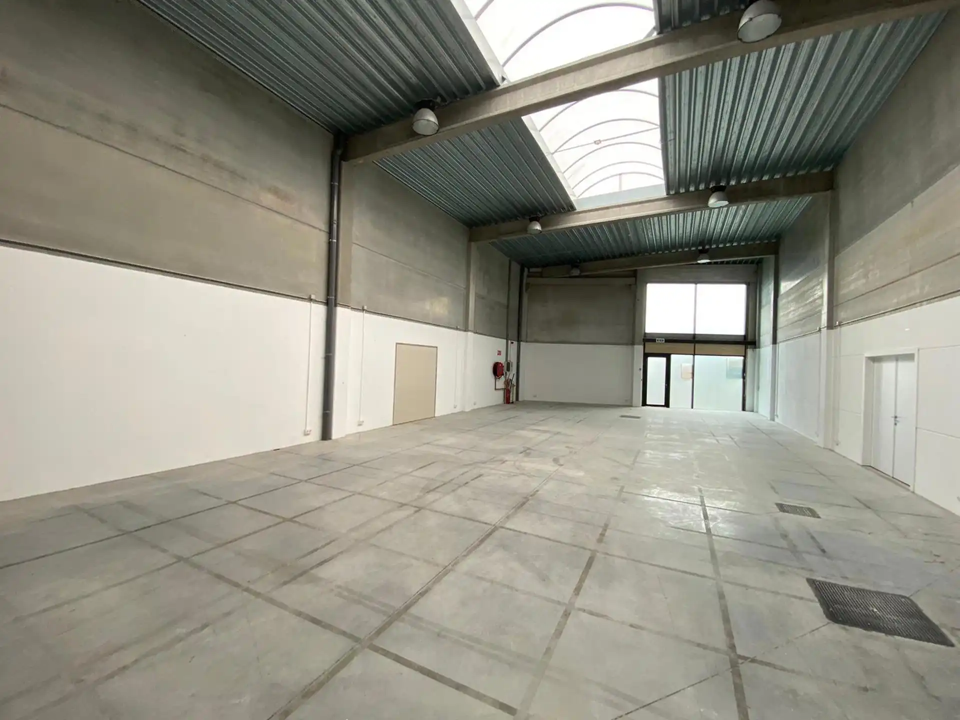 Magazijn te huur foto 4