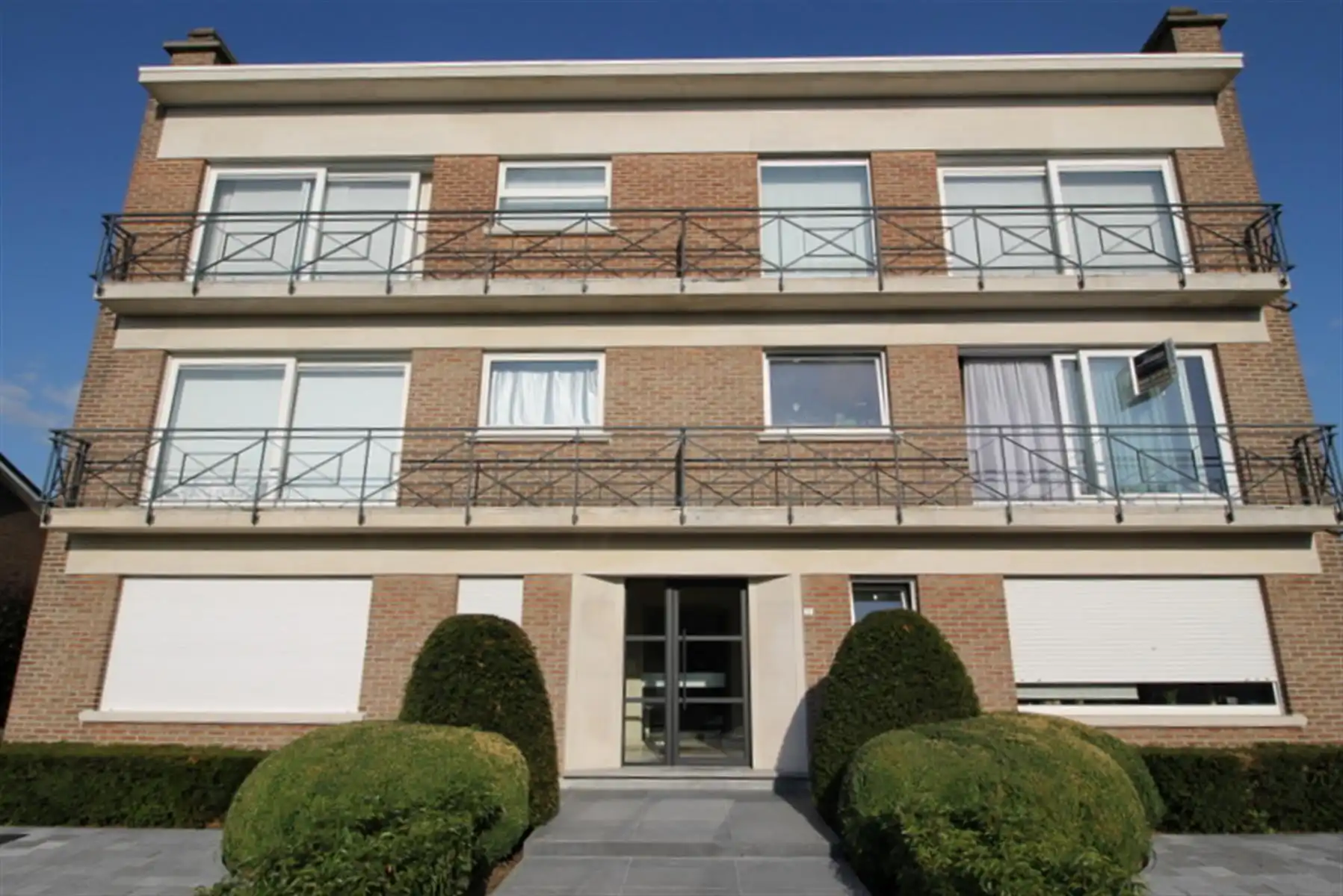 Drieslaapkamerappartement met  garagebox  te HEIST-OP-DEN-BERG foto {{pictureIndex}}