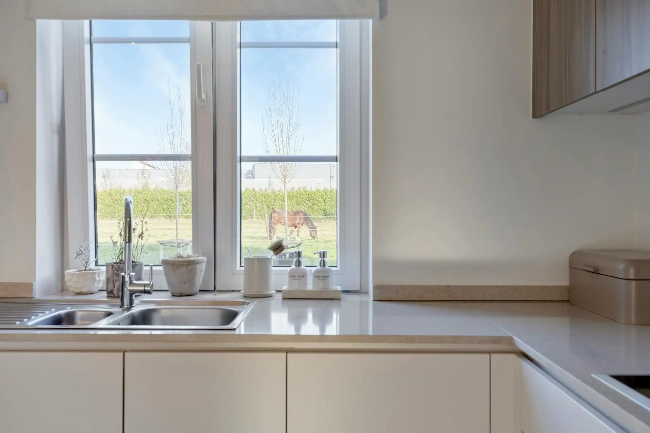 Huis (°2024, EPC A: 21) met 3 slaapkamers, carport en tuin te Maldegem foto 9