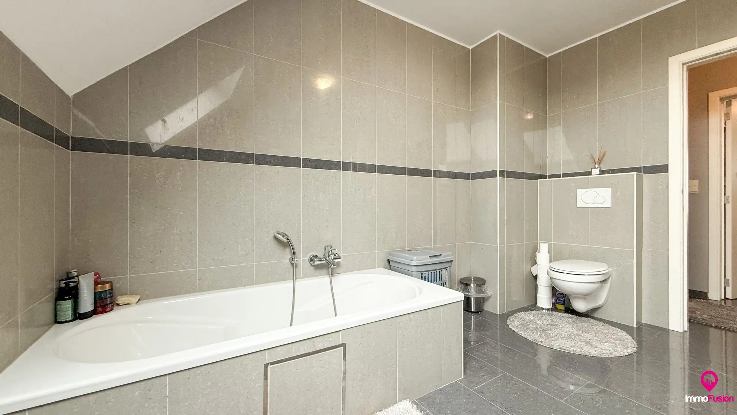 Instapklare woning met 3 slpks, tuin en garage in Lillo! foto 24