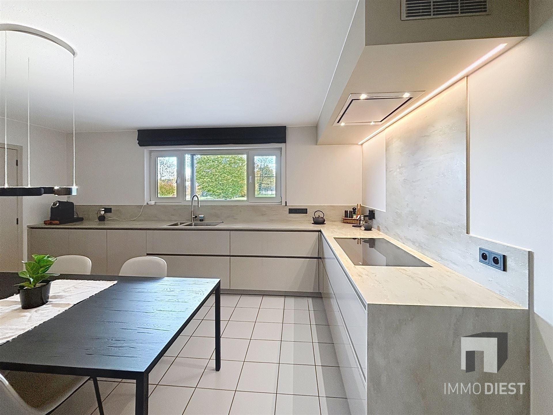 Villa met 5 slpk op 74,11are en zuidgerichte tuin foto 25