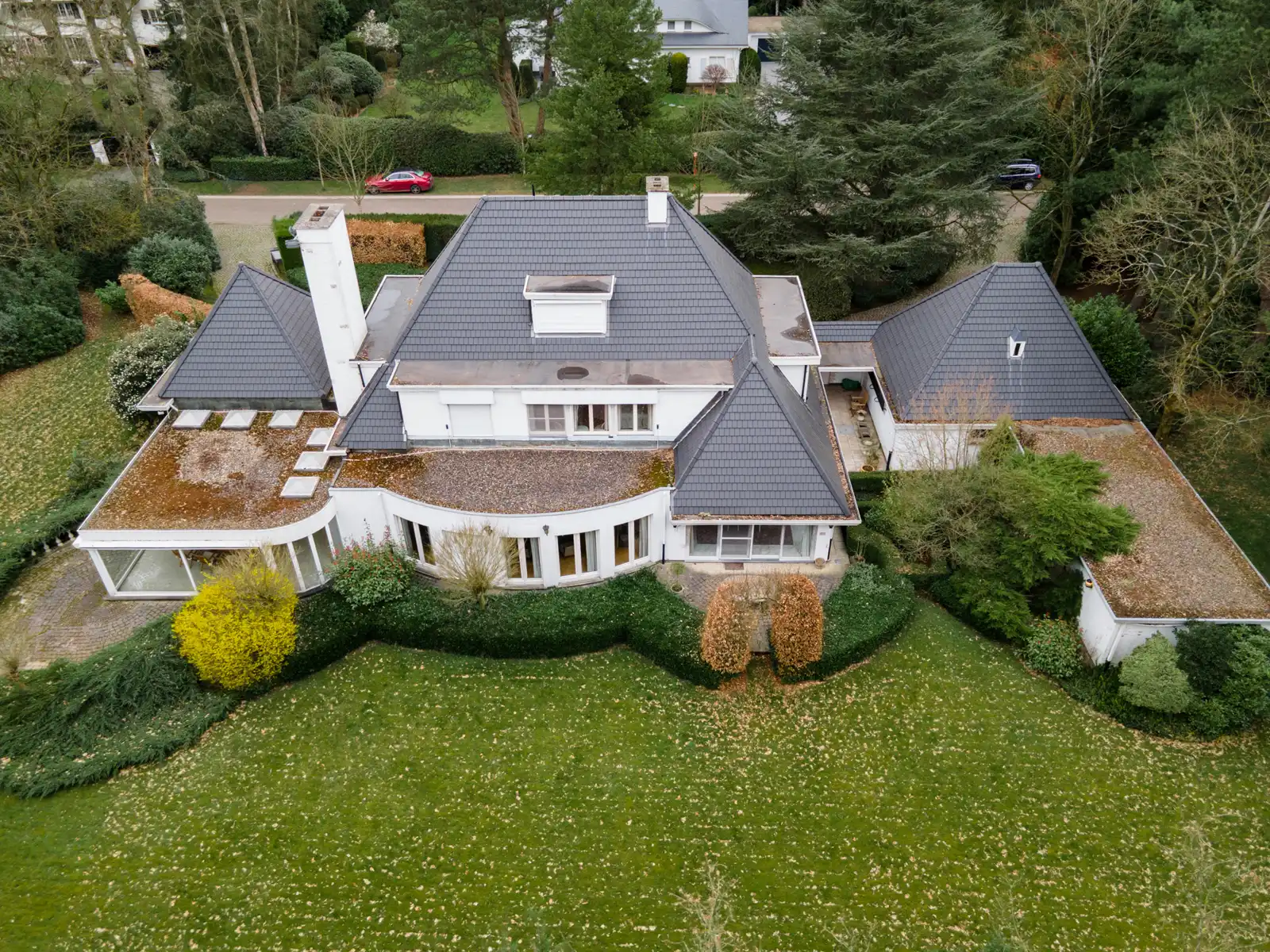 Te renoveren villa op toplocatie, voorkant Schilde  foto 2