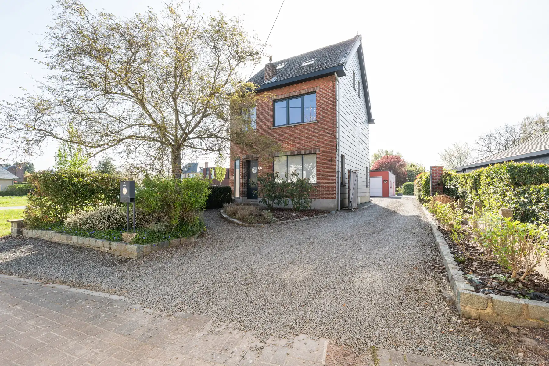 Hoofdfoto van de publicatie: Woning met 4 slaapkamer, 2 badkamers en garage/atelier