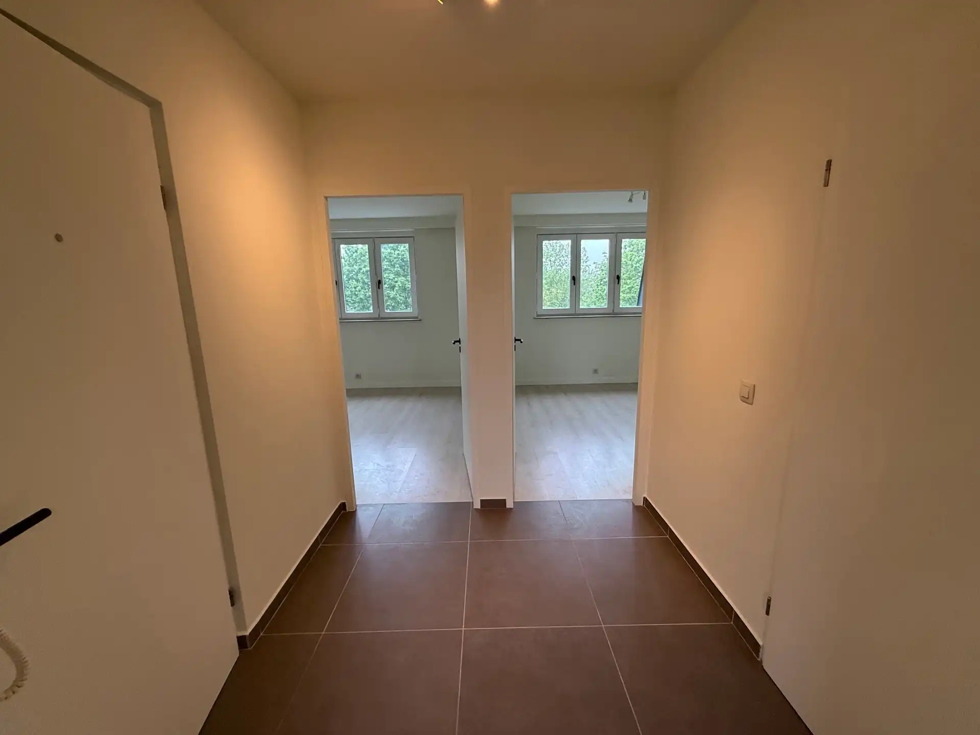 WANZELE - Ruim appartement mét garage. foto 9