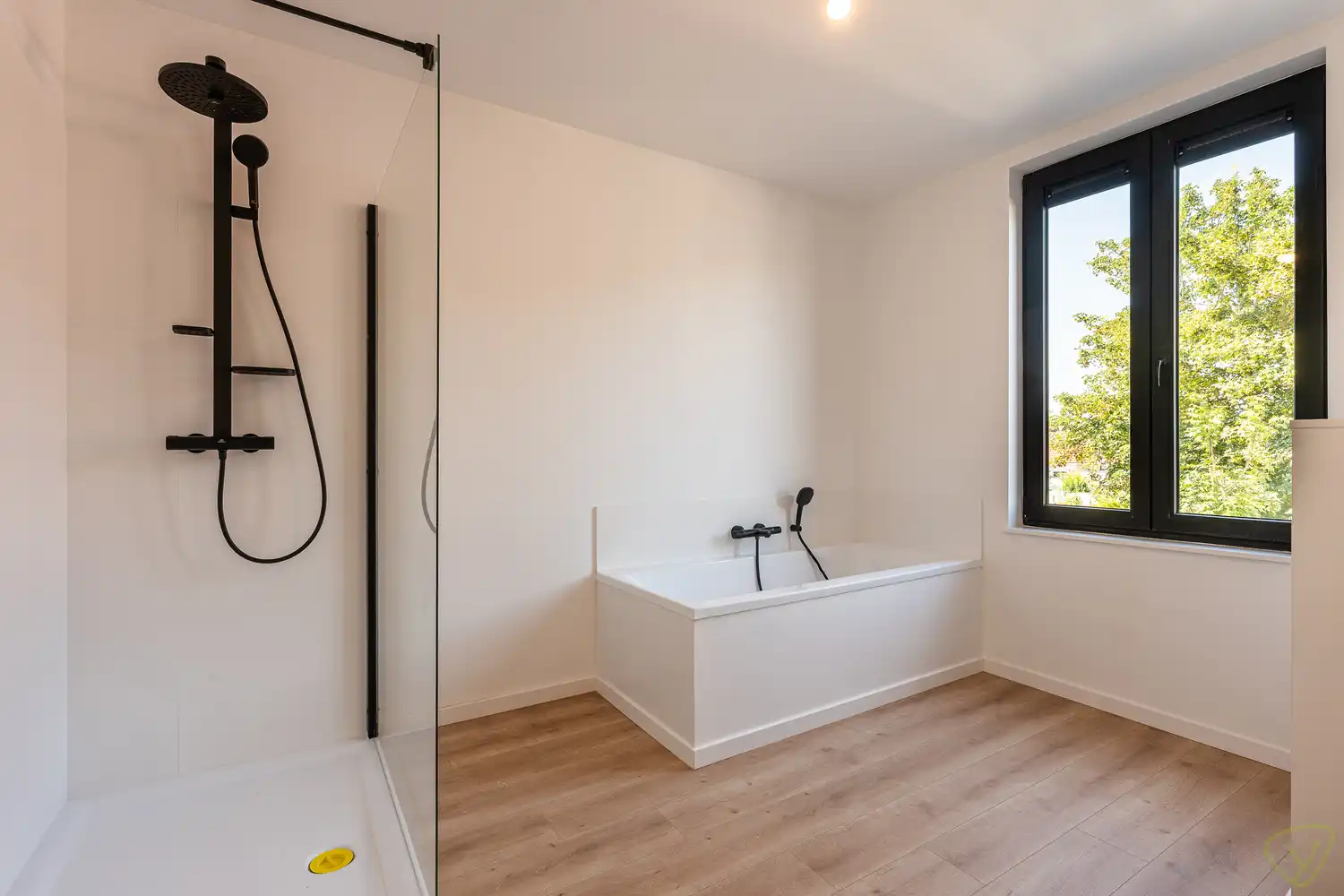 Prachitg gerenoveerde woning op gunstige en rustige ligging te Eeklo foto 16