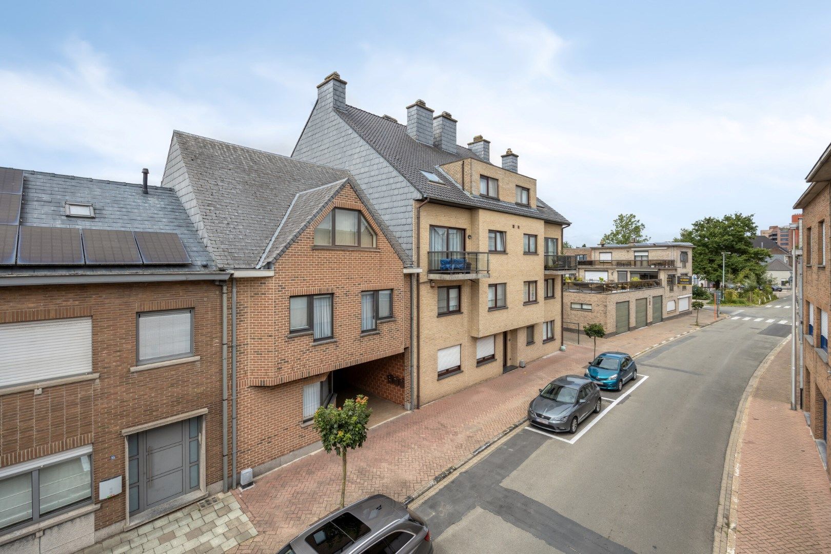 Opbrengsteigendom met 3 appartementen + 2 garages – toplocatie in Merchtem! foto 7
