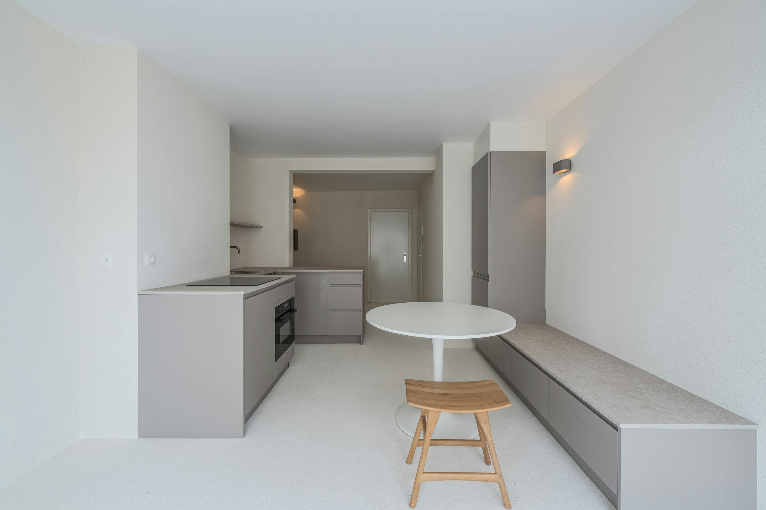 Prachtig gerenoveerde studio met slaaphoek en zijdelings zeezicht! foto 3