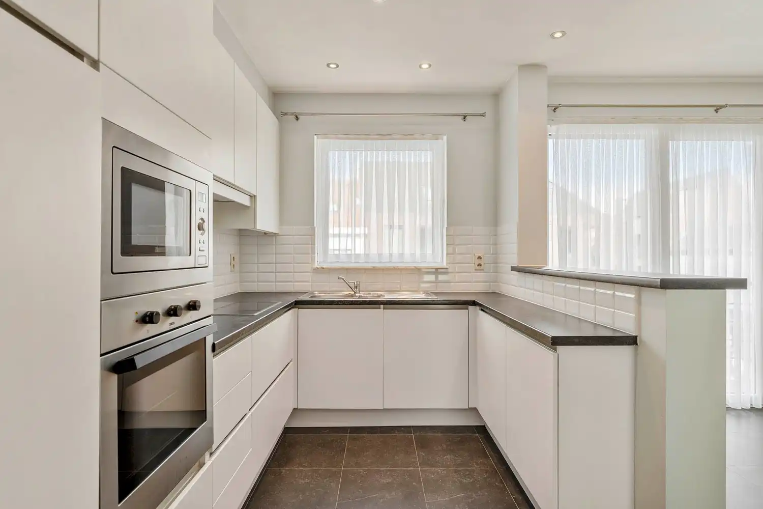 Instapklaar 2-slaapkamerappartement met zuidgericht terras en berging foto 5