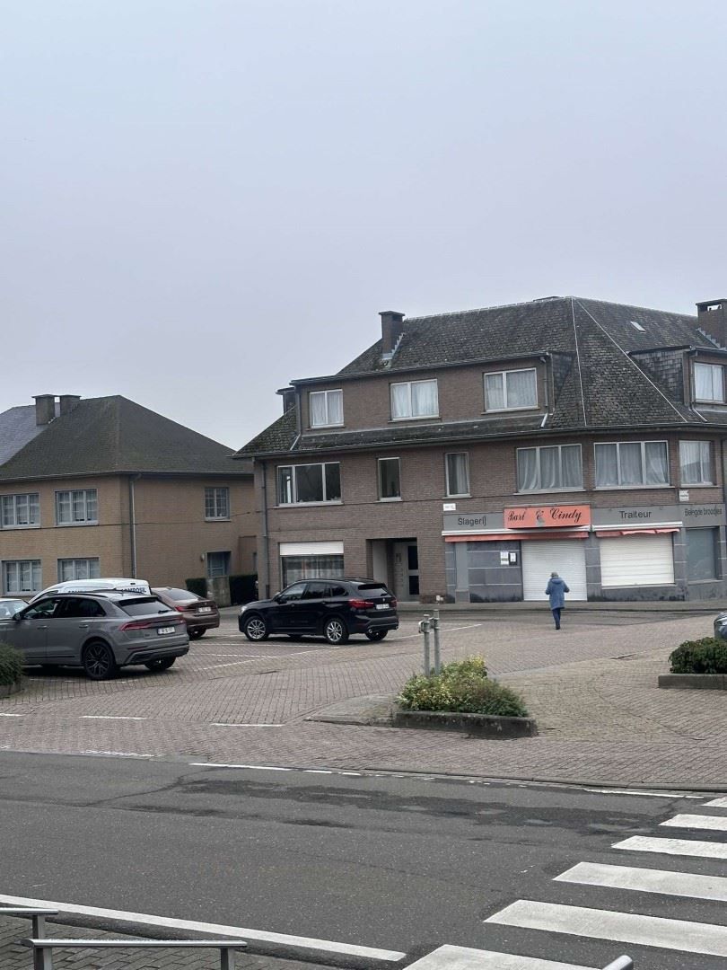 COMPLEET VERNIEUWD EN INSTAPKLAAR COMMERCIEEL GELIJKVLOERS foto 23