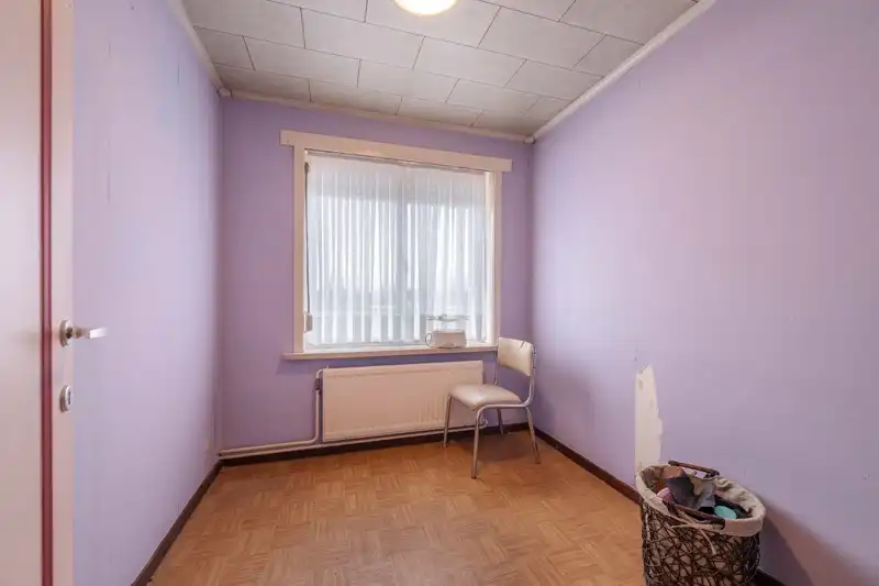 Te renoveren, rustige gelegen halfopen woning met 3 slaapkamers, garage en tuin te koop in Sint-Baafs-Vijve! foto 21