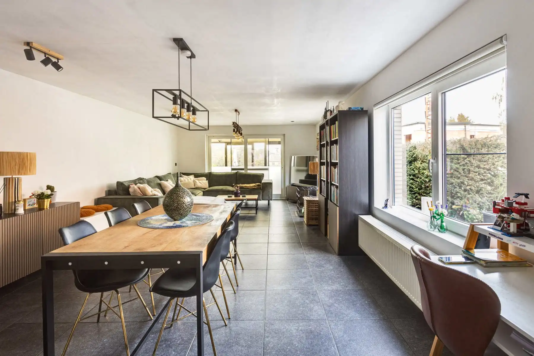 Centraal gelegen halfopen bebouwing in Mere! foto 6