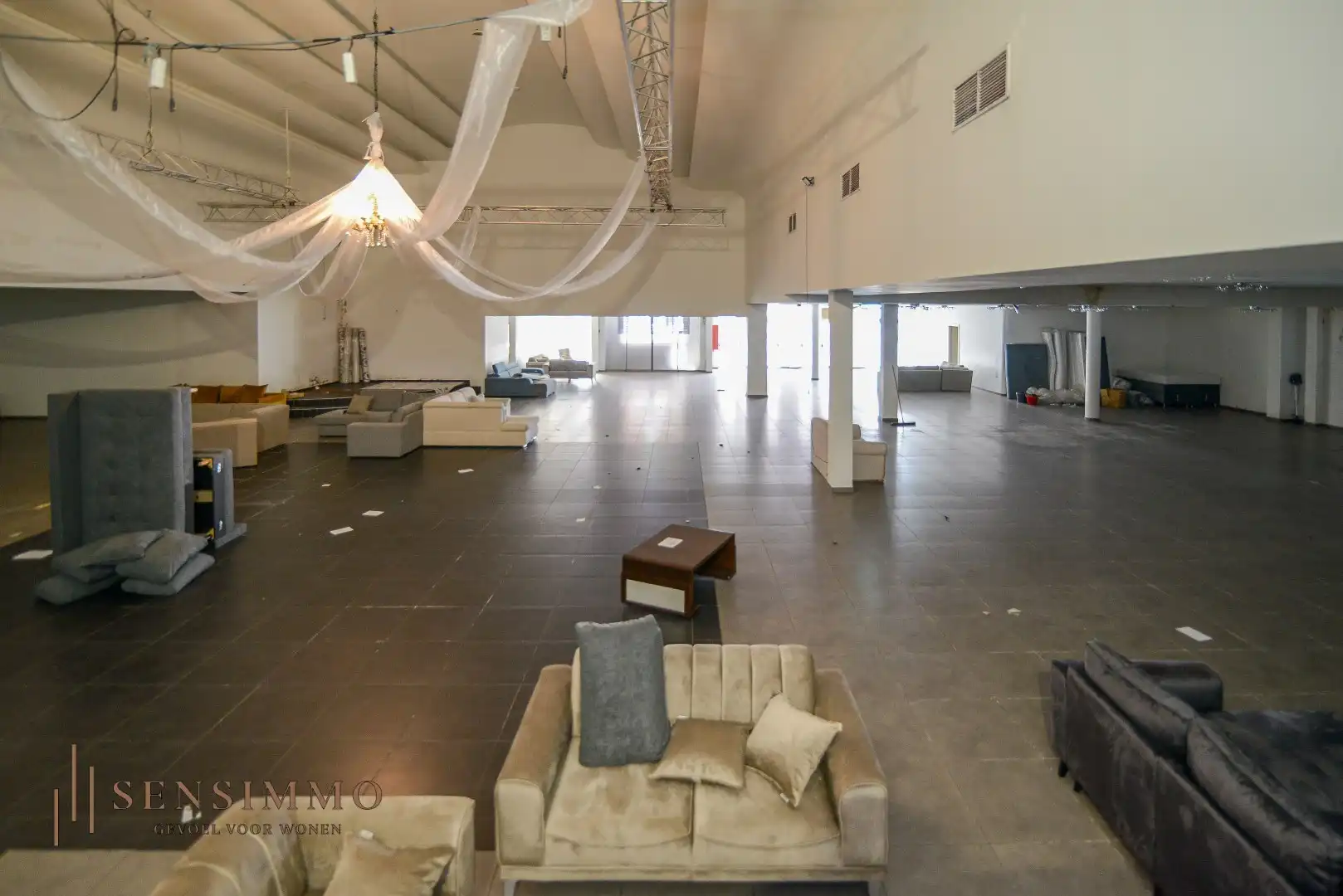 Gigantisch handelsruimte van 1.457 m² in het centrum van Maasmechelen! foto 10