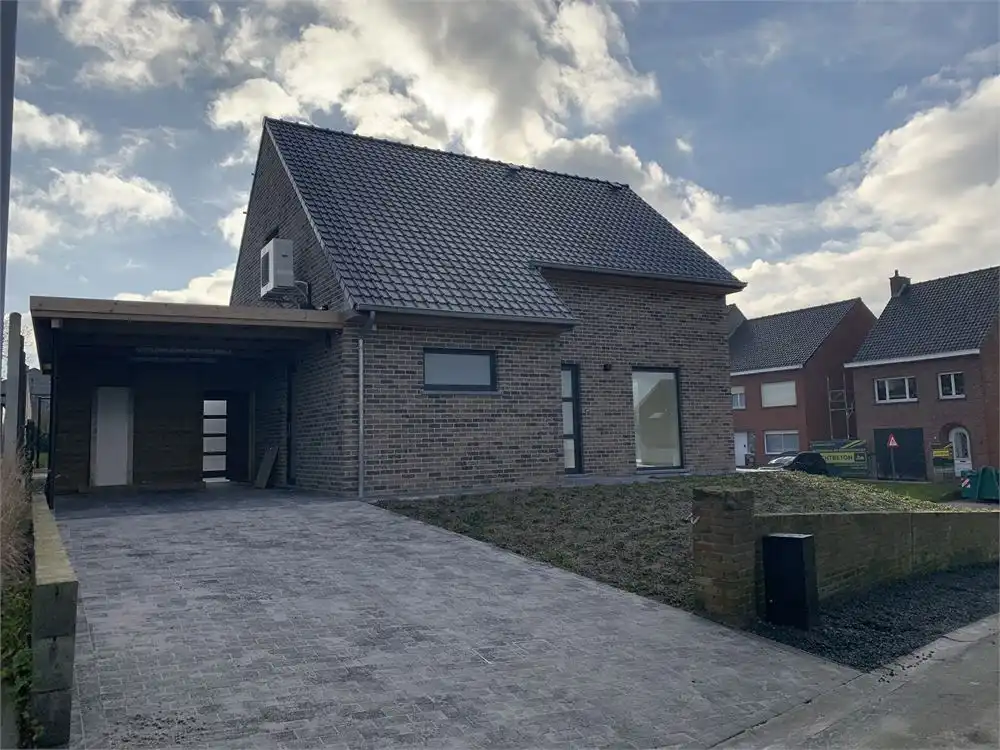 Nieuwbouwwoning met 3 slaapkamers foto {{pictureIndex}}