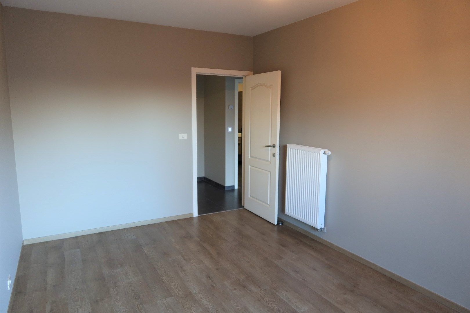 Gelijkvloers app met 2 slk, tuin en garage foto 14