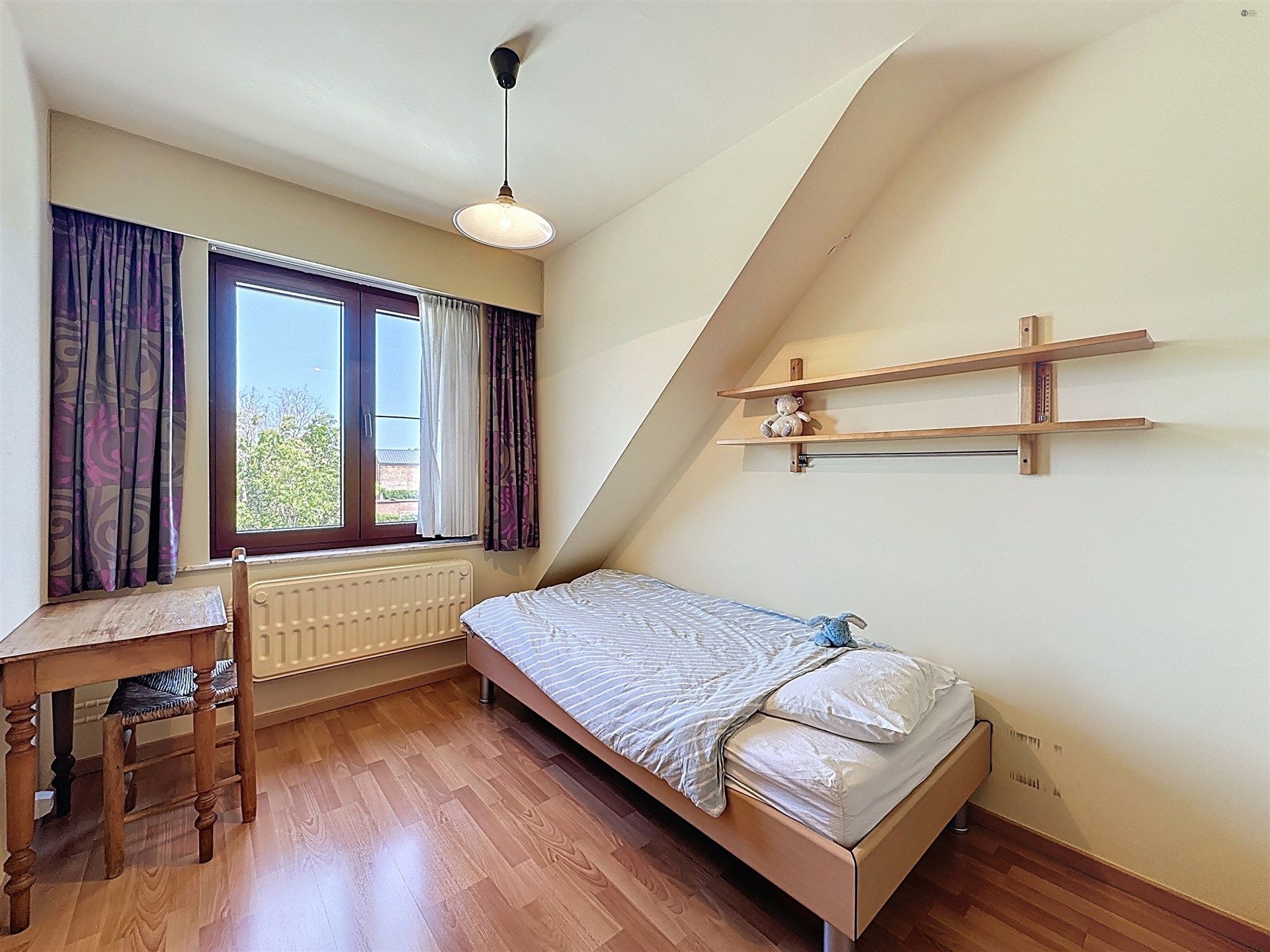 Lichtrijke, instapklare woning met ruime garage en fantastisch uitzicht in Kruibeke. foto 18