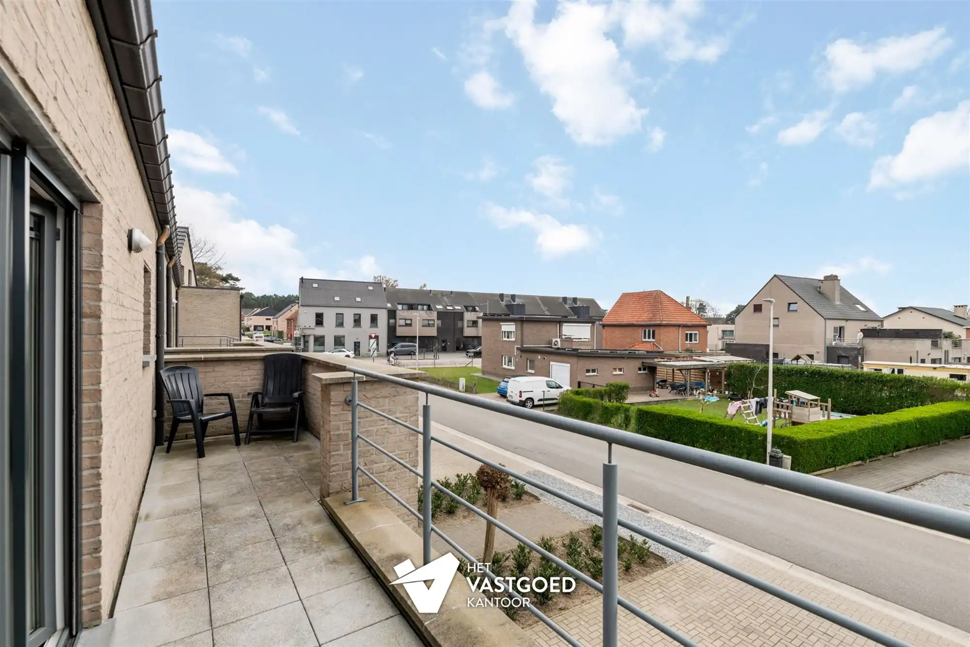ZEER RUIM DUPLEX APPARTEMENT (149M²) MET 3 SLAAPKAMERS, TERRAS EN 2 AUTOSTAANPLAATSEN TE HAM foto 15