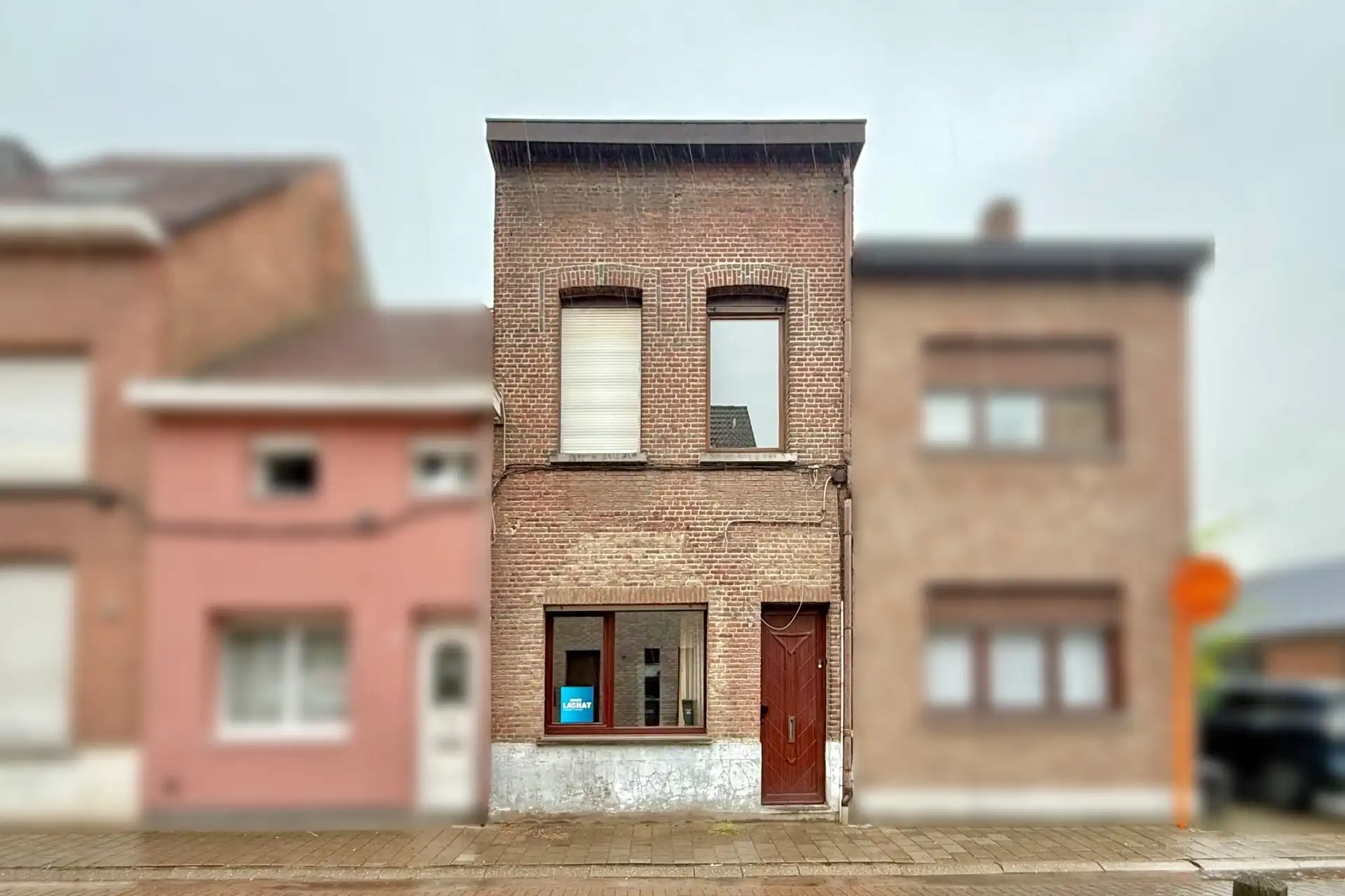 Hoofdfoto van de publicatie: Te renoveren woning met 4 slaapkamers
