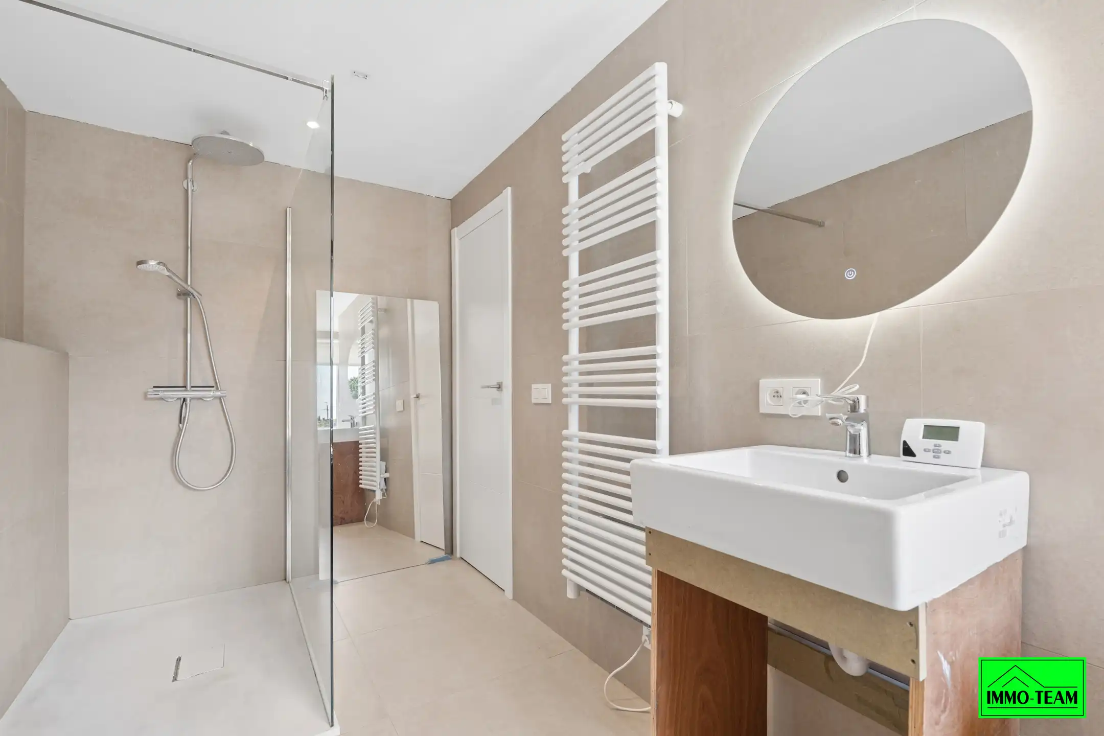 Gezellige, instapklare 2-gevelwoning nabij centrum Okegem foto 16