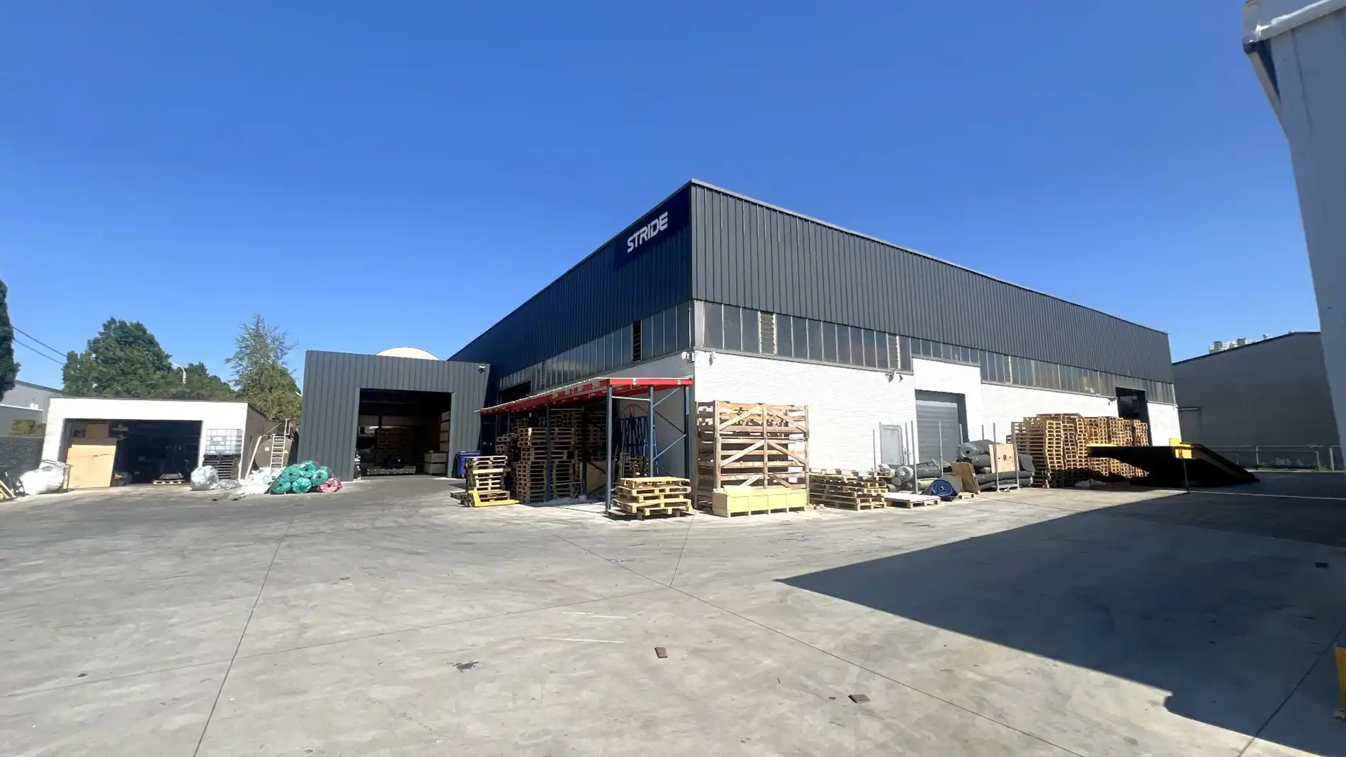 Bedrijfspand met buitenopslag te huur in het industriepark van Zwijnaarde foto 19