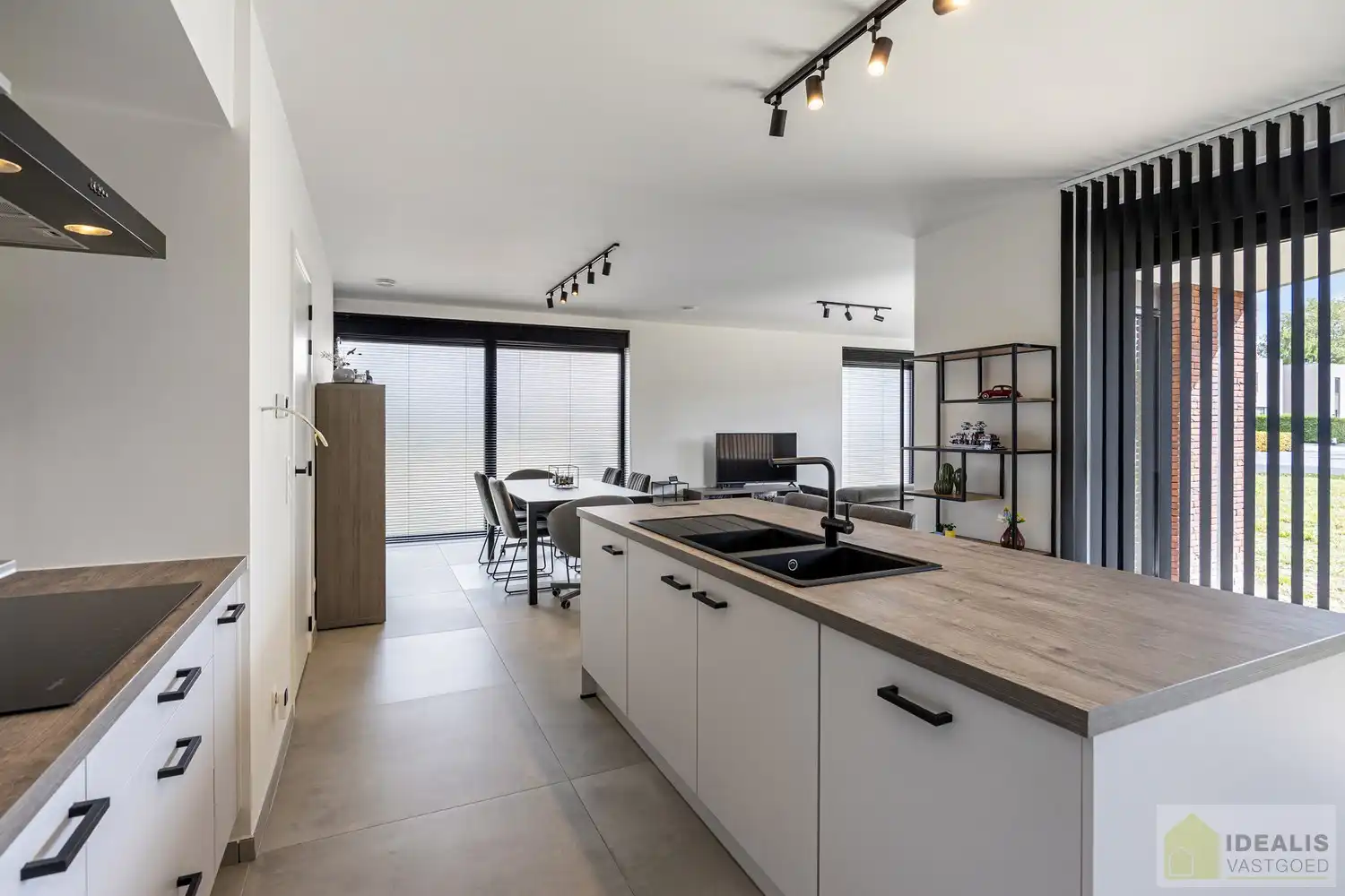 PRACHTIGE NIEUWBOUWWONING (2% REGISTRATIERECHTEN MOGELIJK!) MET EEN HEERLIJK LICHTRIJKE WOONKAMER MET OPEN KEUKEN, RUIME BERGING, BUREEL, 3 SLAAPKAMERS, RUIME DRESSING EN RUIME BADKAMER VOORZIEN VAN ALLE COMFORT! EEN HEERLIJK RUIM HUIS MET EEN NAAR WENS AAN TE LEGGEN TUIN, OP EEN GEGEERDE LOCATIE NABIJ HET CENTRUM VAN PEER! foto 22