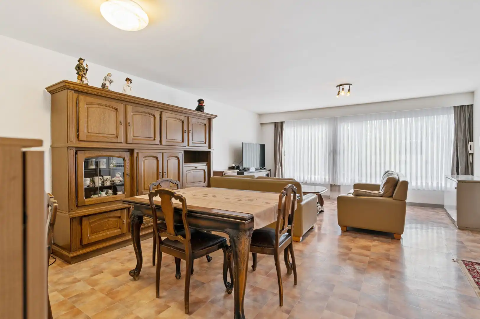 Lichtrijk appartement met twee slaapkamers foto 4